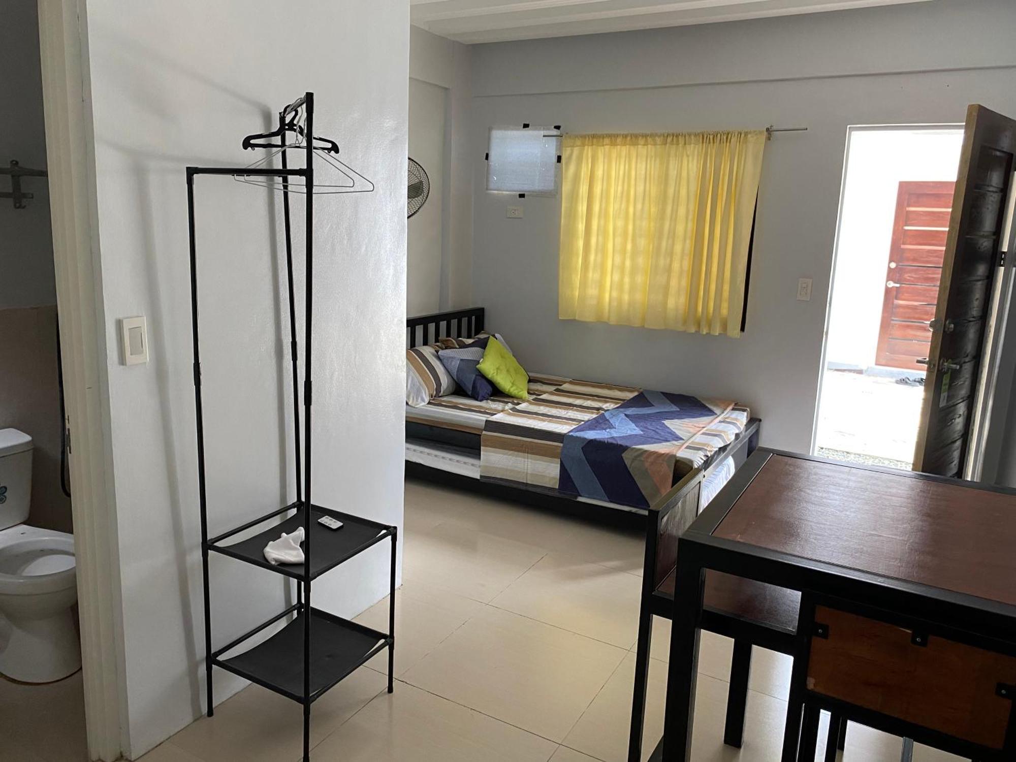 Restfull Transient Inn San Narciso Экстерьер фото